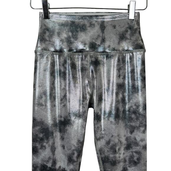 Beyond Yoga Tie Dye High Waisted Midi Legging XS Gray Foil Workout Yoga Metallic - Picture 4 of 7